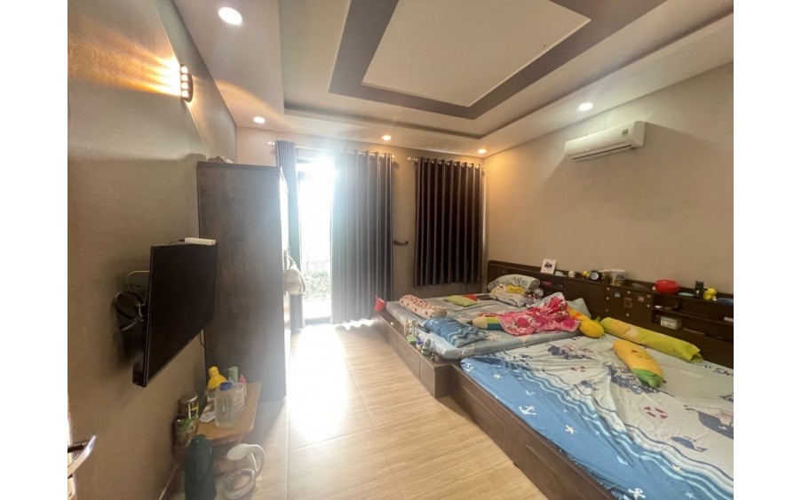 Bán Nhà 4 Tầng Linh Đông Thủ Đức, 4PN, Chỉ Hơn 6 Tỷ, Xe Hơi Về Tới Nhà, Dọn Vào Ở Ngay
